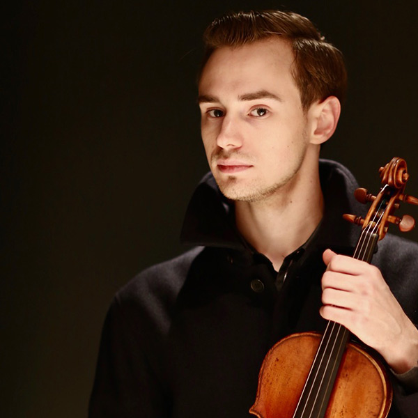 Violinist Kenneth Renshaw