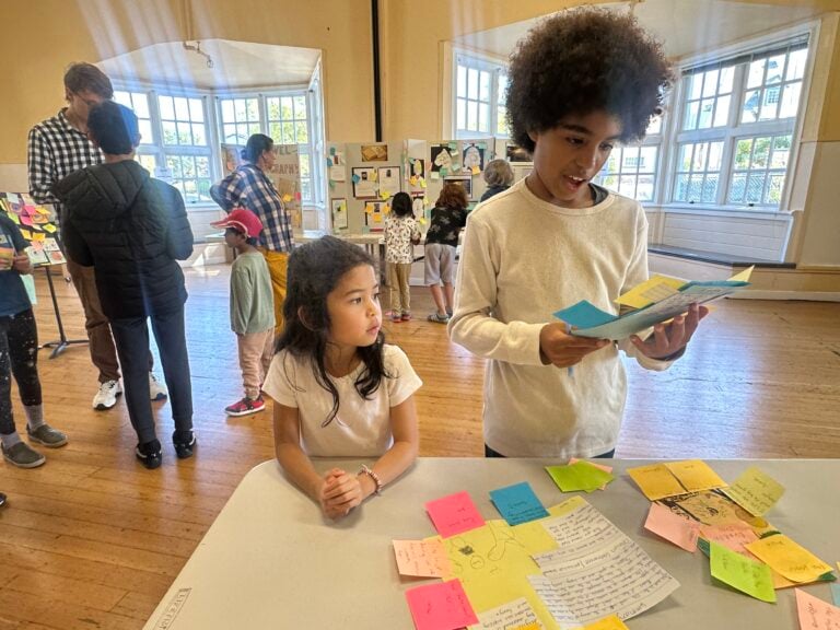 Children reading and displaying colorful notes.